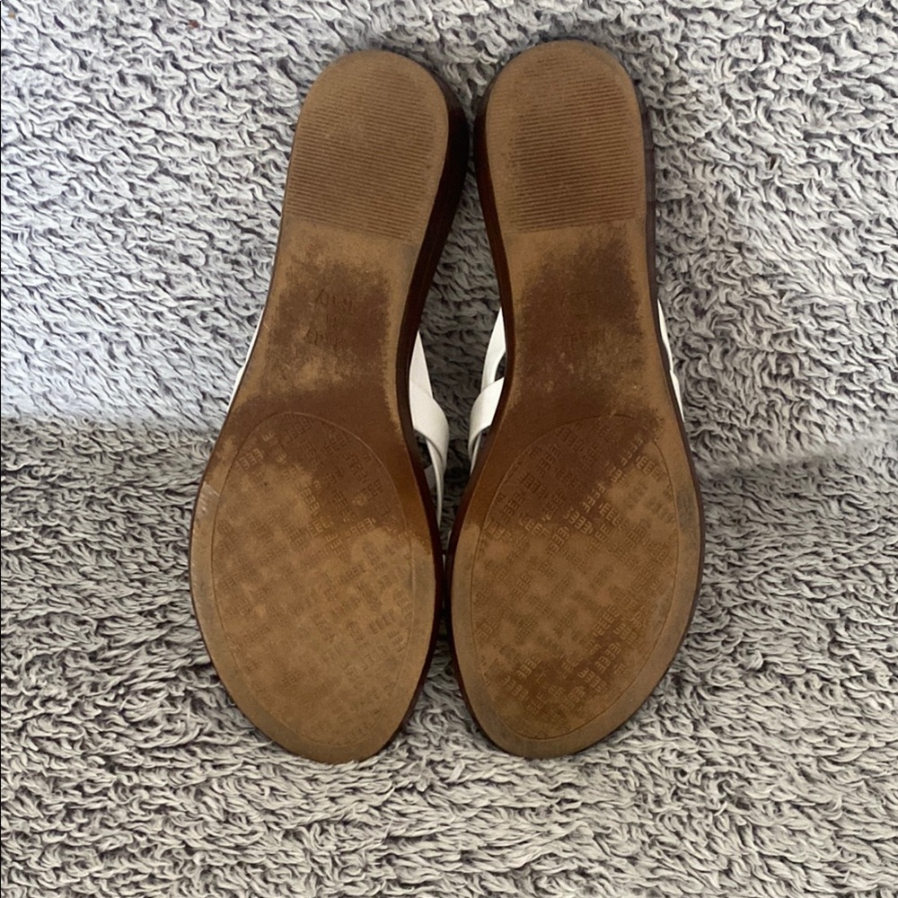 Italian Shoemakers White and Brown Thong Sandals with Woven Straps - Picture 3 of 4
